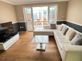 Lovely 4 Bedroom Town House in Sittingbourne 7 beds
